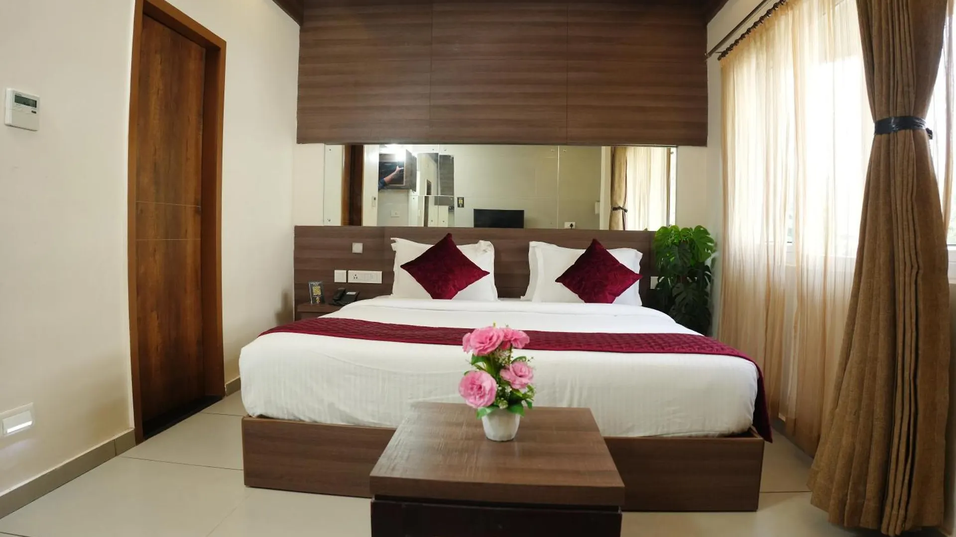 Hotel Palmyra Grand Inn - Kochi